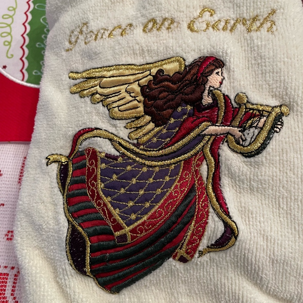 4 bathroom Christmas towels - Picture 6 of 6